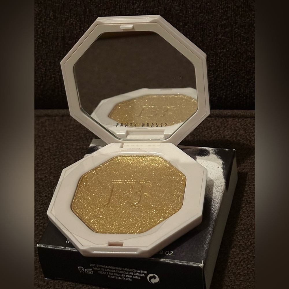 BRAND NEW W/ TAGS FENTY BEAUTY HIGHLIGHTER IN TROPHY WIFE.